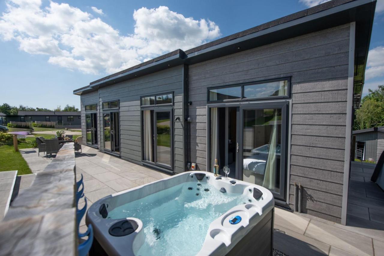 Primrose Lodge, 25 Roadford Lake Lodges Lifton Exterior photo