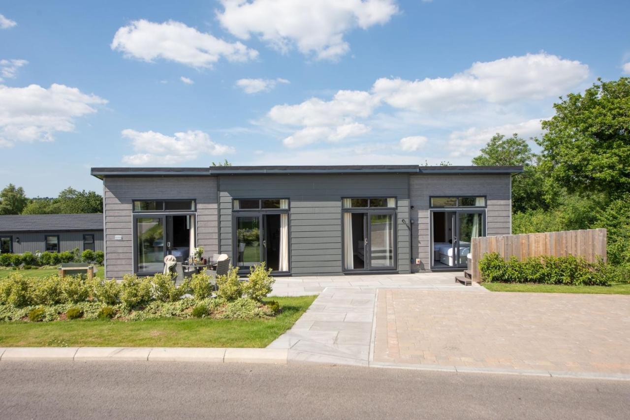 Primrose Lodge, 25 Roadford Lake Lodges Lifton Exterior photo