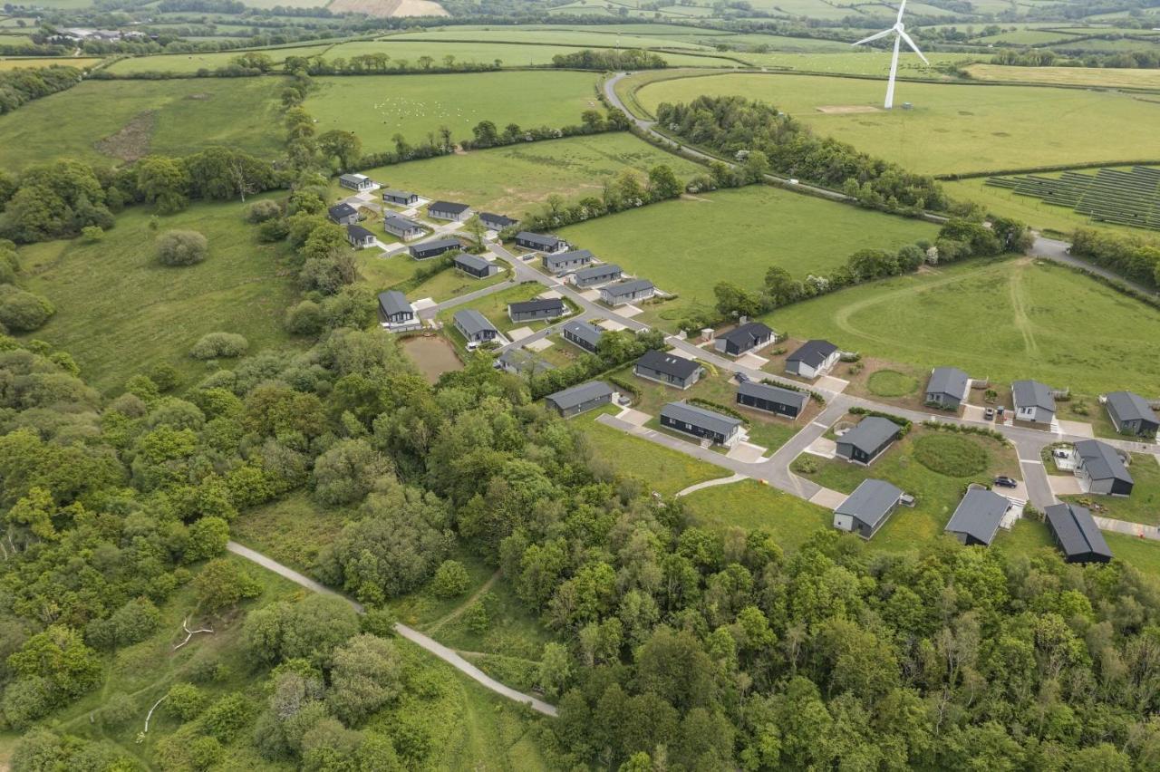Primrose Lodge, 25 Roadford Lake Lodges Lifton Exterior photo