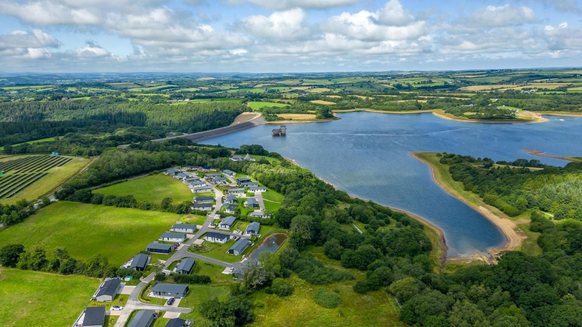 Primrose Lodge, 25 Roadford Lake Lodges Lifton Exterior photo
