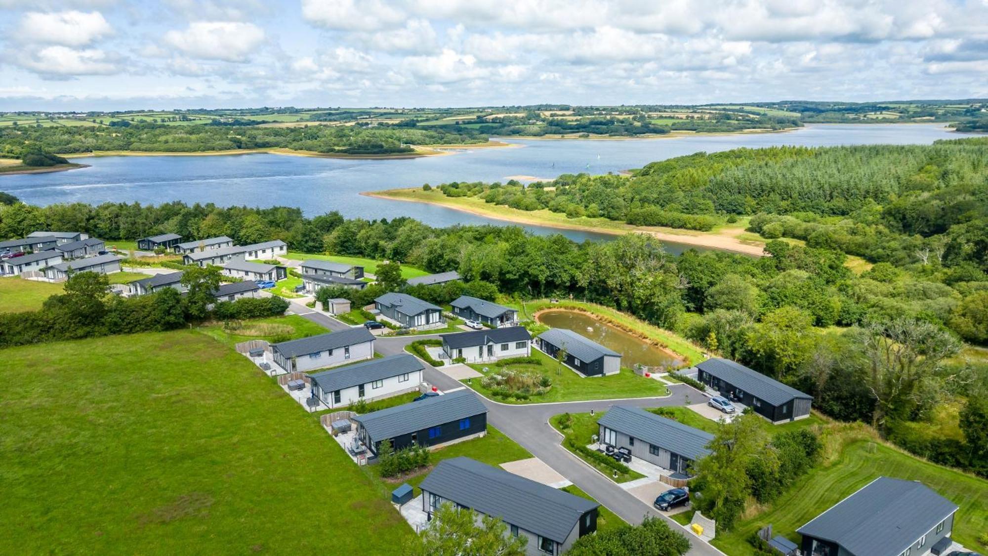 Primrose Lodge, 25 Roadford Lake Lodges Lifton Exterior photo